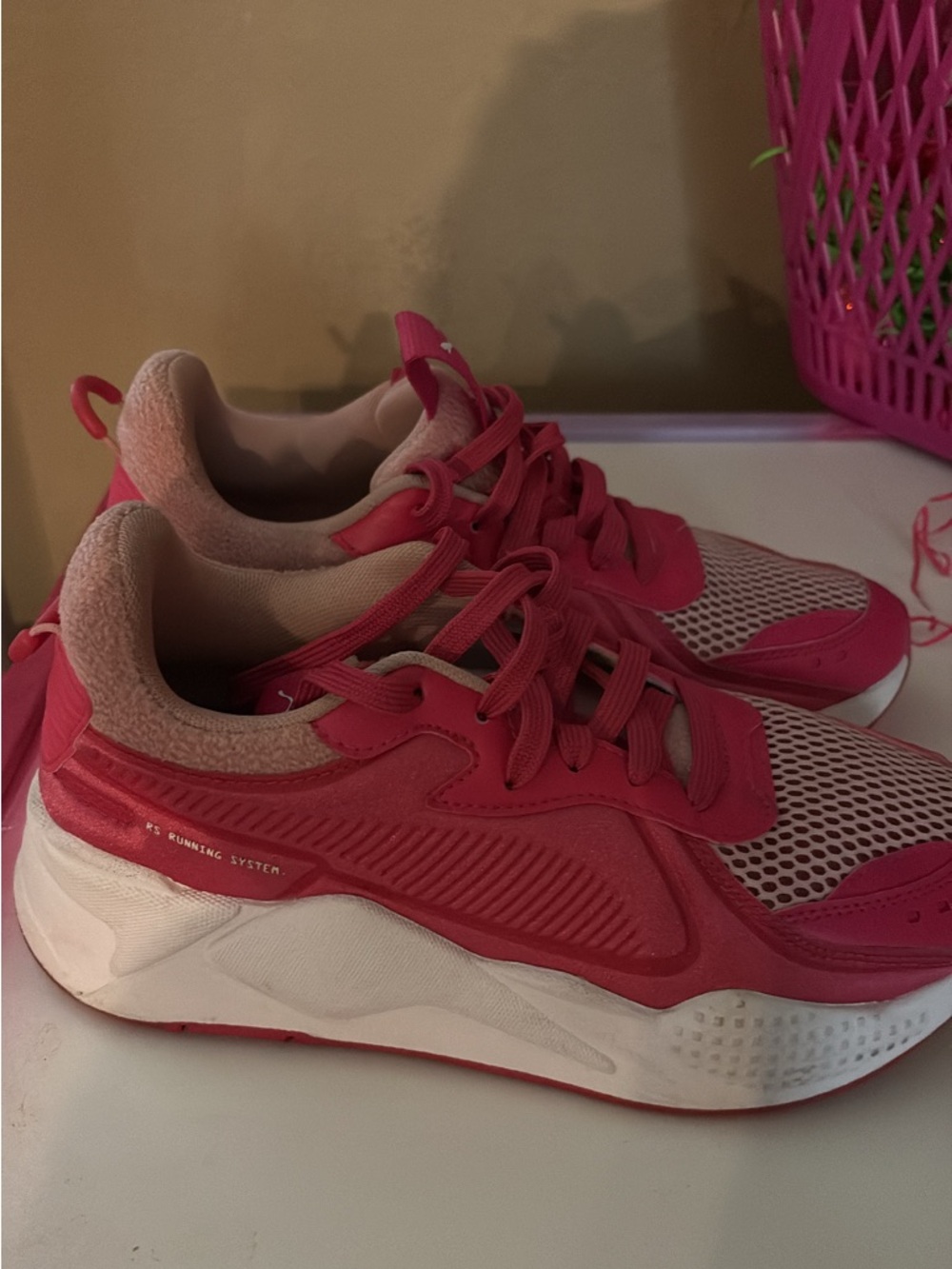 used Puma Women’s Hot Pink Athletic Sneakers